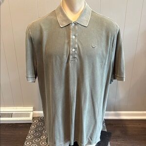 Lacoste Men’s 8 Green Polo Shirt with Classic Collar and Relaxed Fit